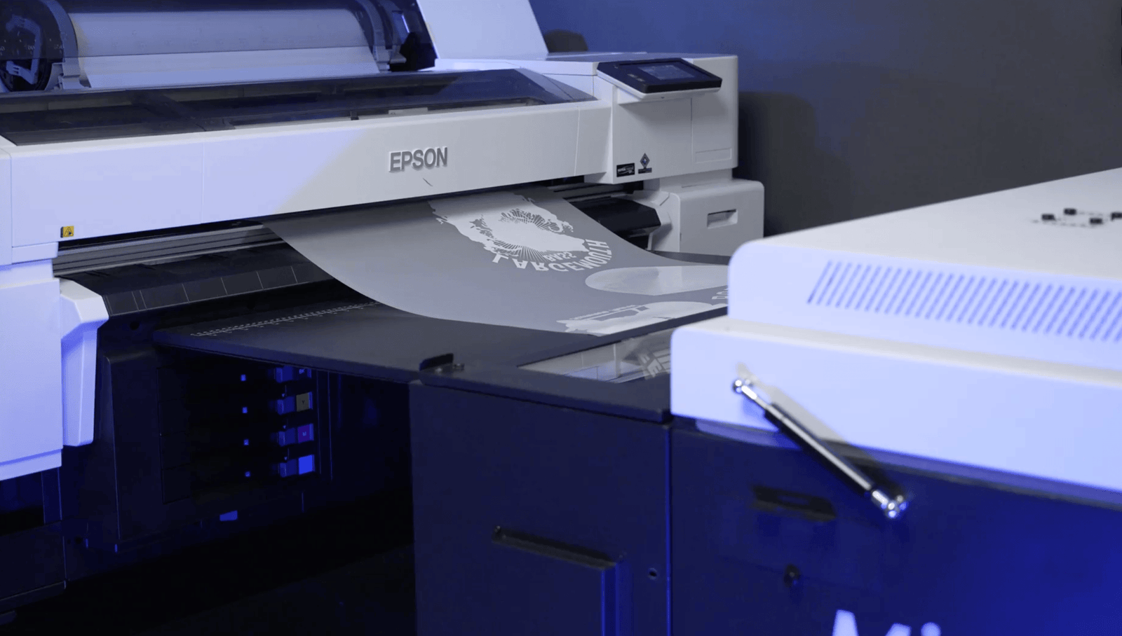 Preheating plate optimizes ink adhesion